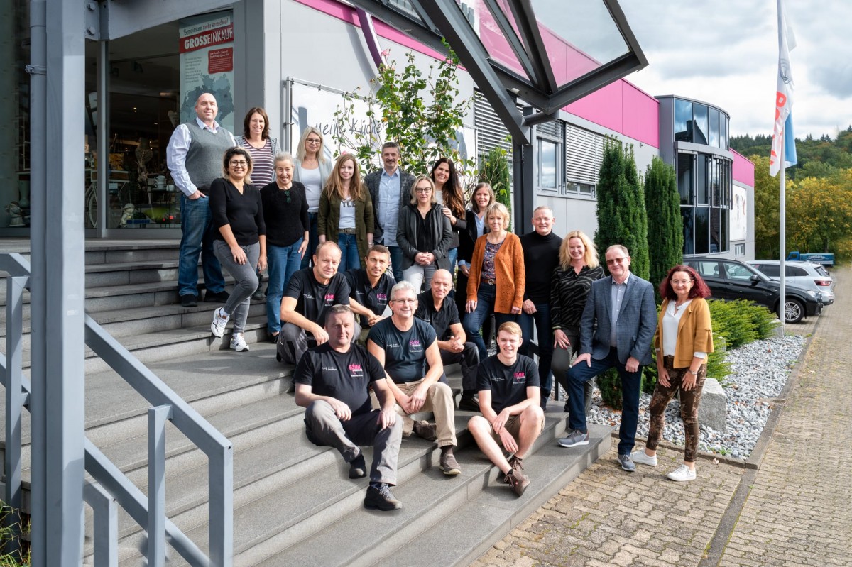 20 11 Gruppenfoto aussen web